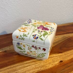 Elizabeth Arden Vintage Floral Trinket Jewelry Box Cottagecore Grandmillennial